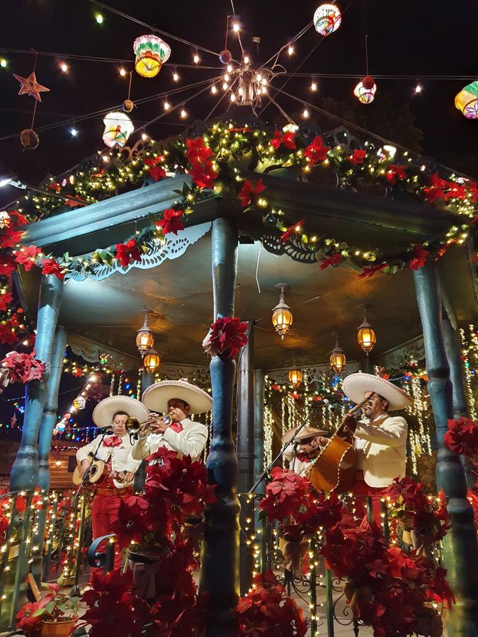 Mariachis in a kiosk decorated for the posadas (Mexico)