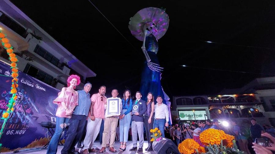 Puerto Vallarta receives the Guinness record for the tallest catrina
