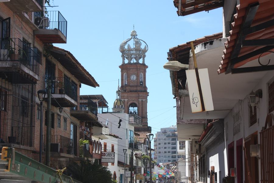 The church's crown-topped tower rising over Centro