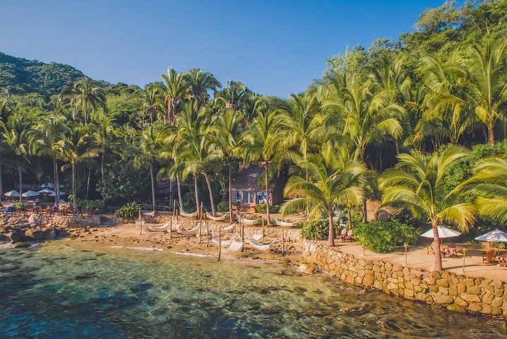 Las Caletas Beach Day