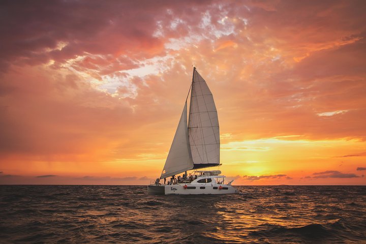 Sunset Sailing Cruise